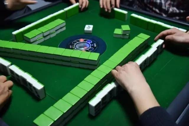 新教你‘‘奕乐贵州捉鸡麻将可以开挂”其实确实有挂 