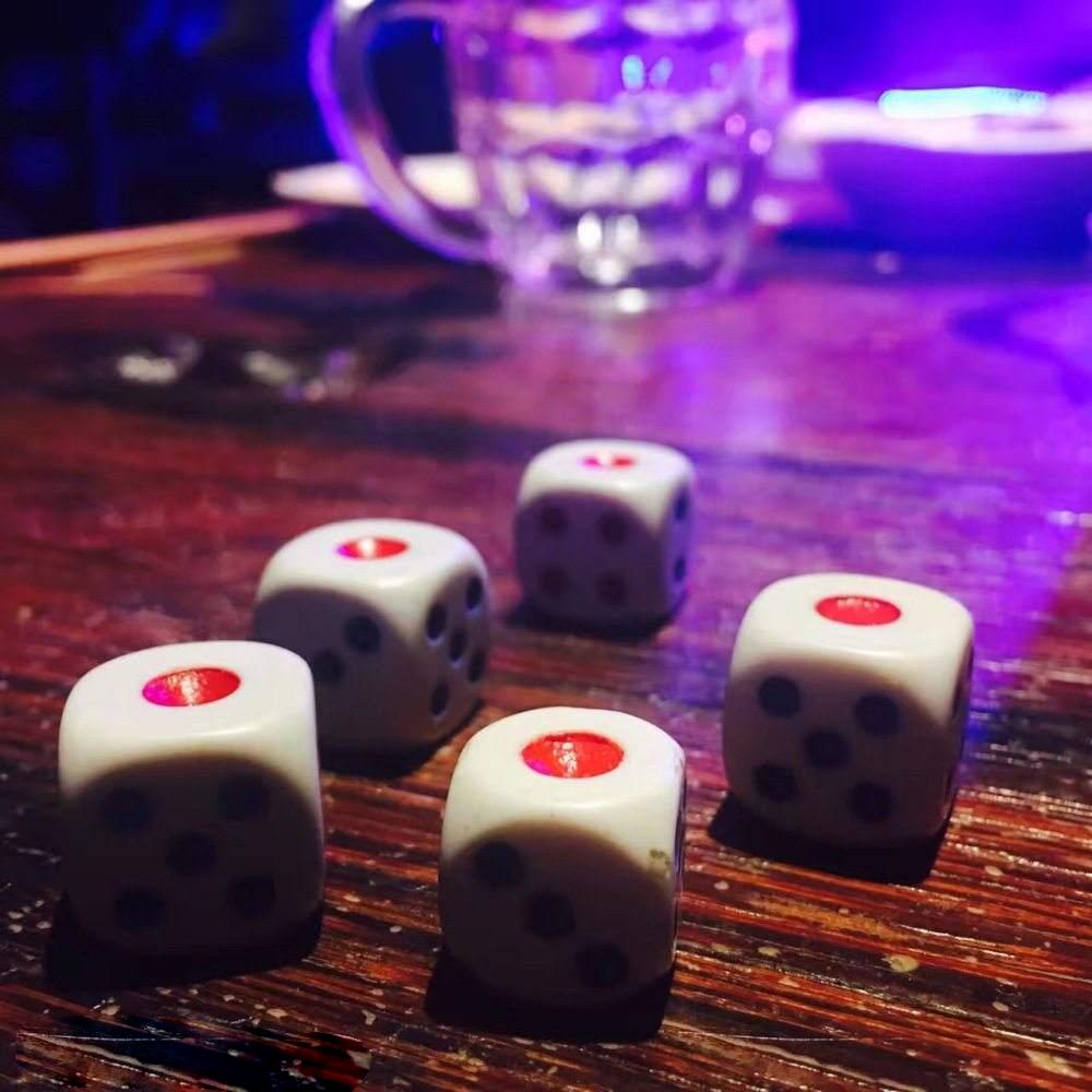3分钟教你科普“如何看穿庄家骰杯色子的点数+一《我来教教你怎么赢 》