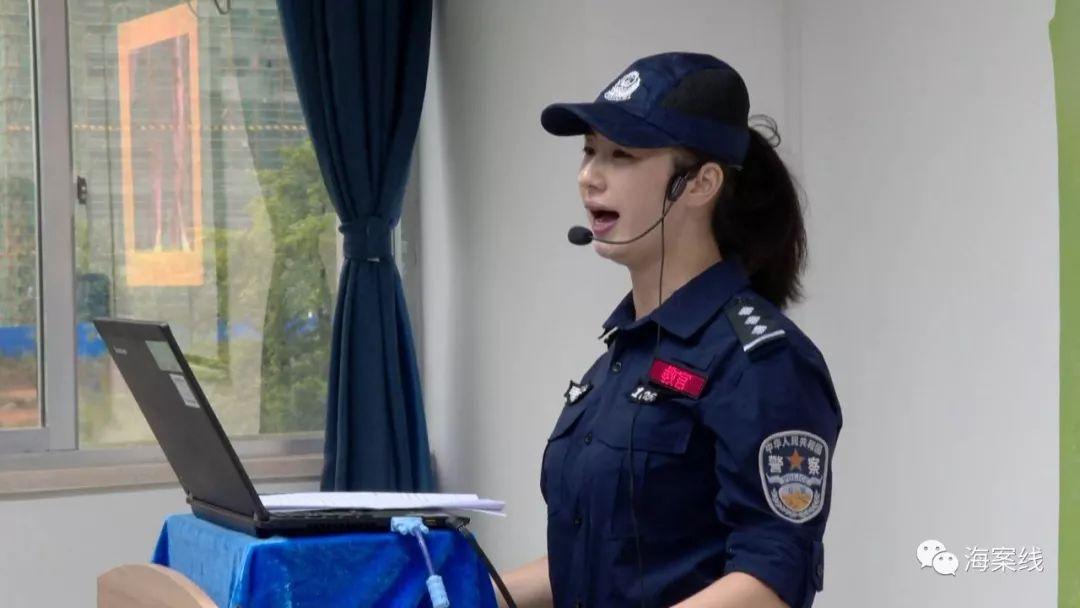 我来教教大家“扑克出千简单手法步骤 —详细解说+新浪科技