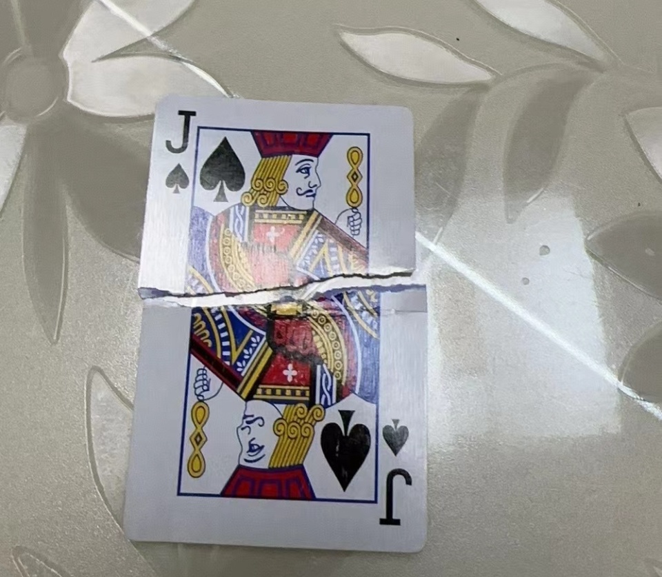 我来教教大家“普通扑克牌光感分析仪多少钱买得到—详细解说+新浪科技