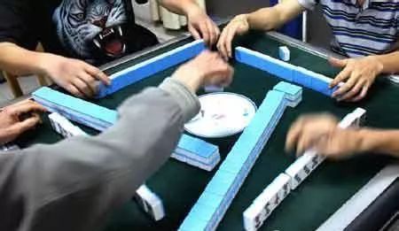 三分钟了解&quot;打麻将起手牌不好怎么办—详细解说+新浪科技