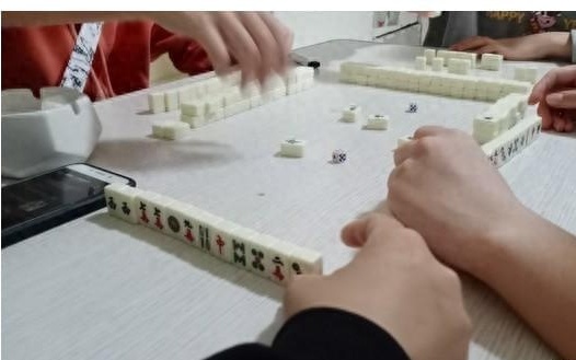 三分钟了解&quot;打麻将起手牌不好怎么办—详细解说+新浪科技