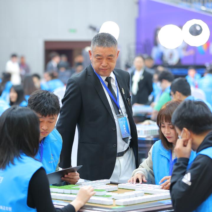 微乐麻将怎么让系统给自己好牌(揭秘微信里赢的诀窍)