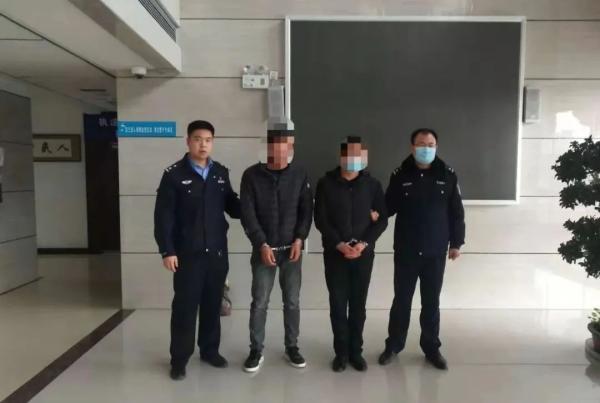 厉害了!炸金花在牌后面出老千 —详细解说+新浪科技