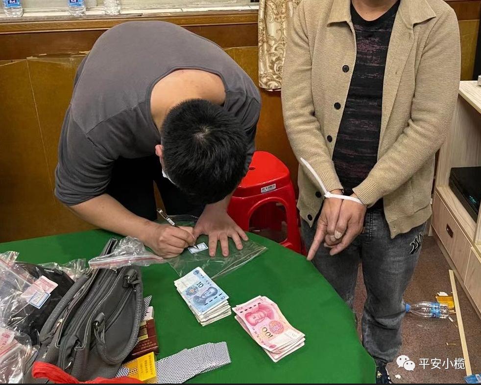 火爆全网!款普通扑克牌三公打牌仪器产品《详细教程 新浪科技》